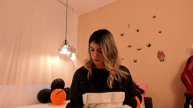 AngeBrooks online show from October 28, 2025, 12:09 pm