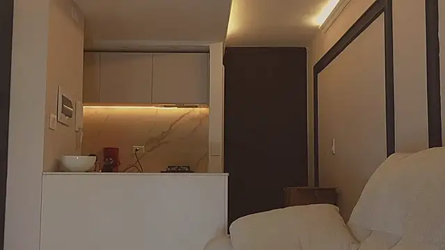 Snapshot of AbrilColls_ chatting on October 28, 2025, 6:50 am AbrilColls online show from October 28, 2025, 6:50 am