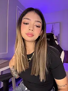 HoneyMollyX online show from April 14, 2026, 1:06 pm