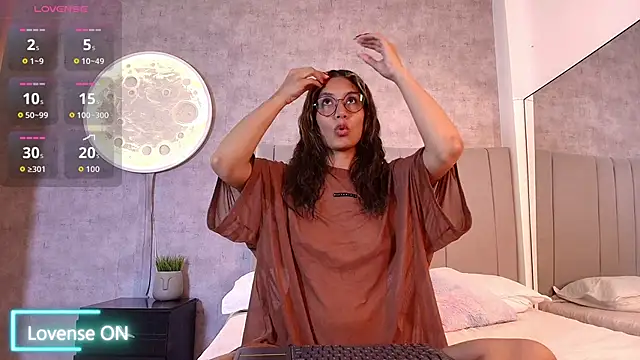 alexandralopez- online show from November 24, 2025, 6:51 pm