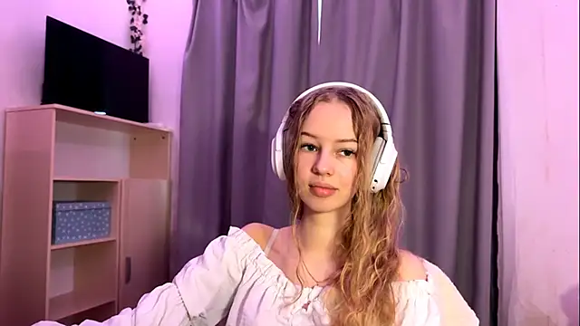 LunaCrave online show from October 14, 2025, 5:19 am