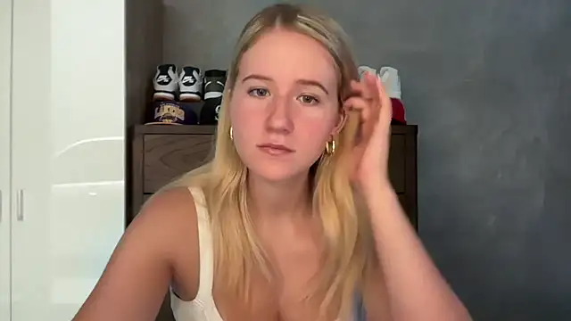 Snapshot of itssosierra chatting on April 23, 2026, 4:24 am itssosierra online show from April 23, 2026, 4:24 am