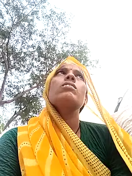 Snapshot of Cutsedi3 chatting on October 23, 2025, 11:31 am Cutsedi3 online show from October 23, 2025, 11:31 am