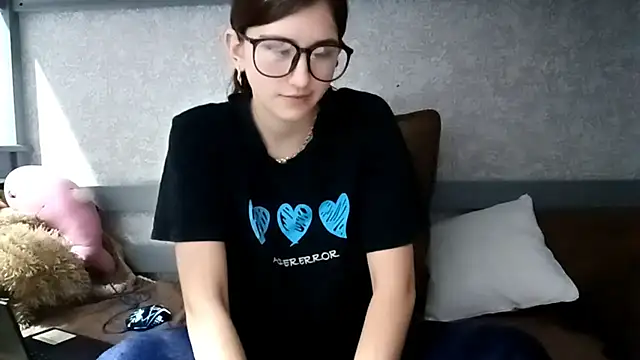 Snapshot of AliceNova chatting on November 5, 2025, 5:07 am AliceNova online show from November 5, 2025, 5:07 am