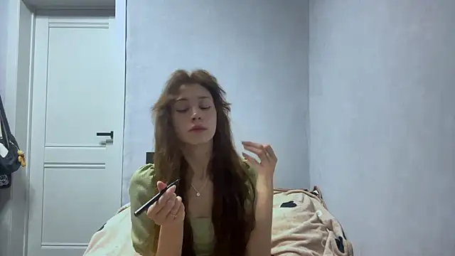 WildPeachh online show from November 10, 2025, 6:18 pm