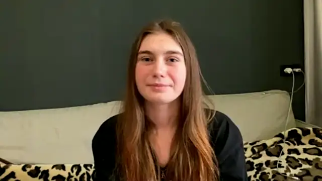 Snapshot of SueannHoffpauir chatting on October 15, 2025, 6:24 am SueannHoffpauir online show from October 15, 2025, 6:24 am