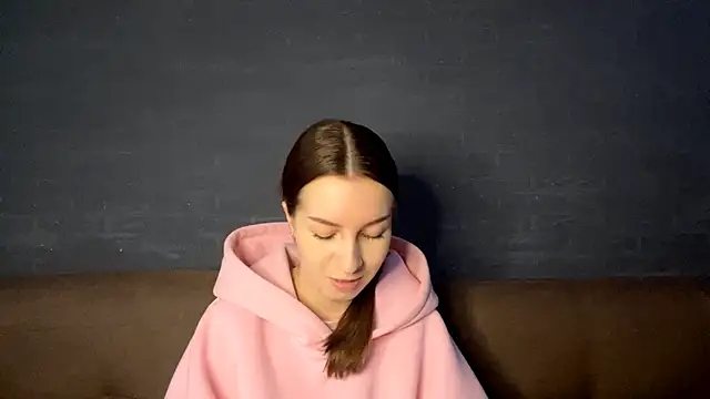 LingNikkel online show from November 2, 2025, 10:06 am