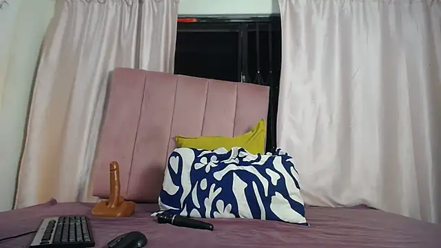 Kelly-001 online show from April 2, 2026, 9:45 pm