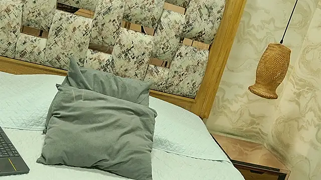 emma2 sm online show from October 14, 2025, 11:44 am