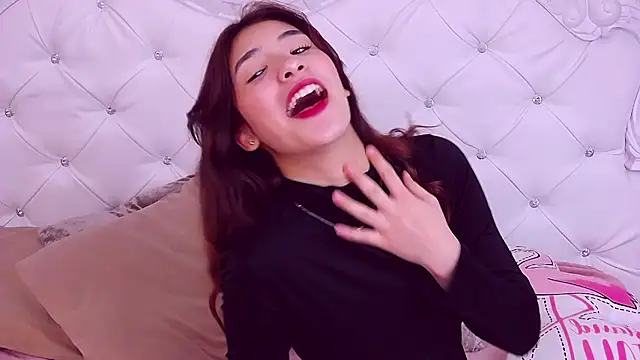 Snapshot of ArielLoove chatting on November 8, 2025, 10:59 am ArielLoove online show from November 8, 2025, 10:59 am