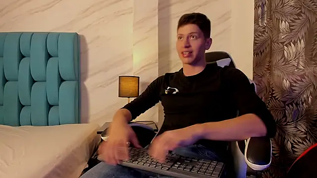 Snapshot of Tyler__Colt chatting on October 10, 2025, 7:13 pm Tyler Colt online show from October 10, 2025, 7:13 pm