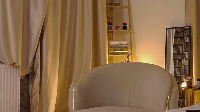 Snapshot of OliviaCart chatting on October 12, 2025, 4:33 am OliviaCart online show from October 12, 2025, 4:33 am