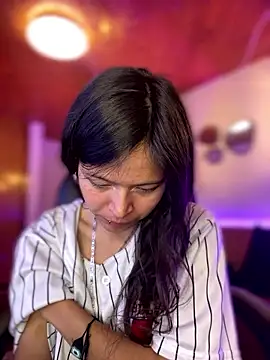 Ninfa pink online show from January 9, 2026, 8:06 am