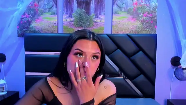 GAbrielaBotero online show from November 10, 2025, 7:35 pm