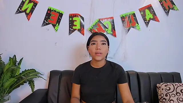 danka smith17 online show from October 11, 2025, 2:59 pm