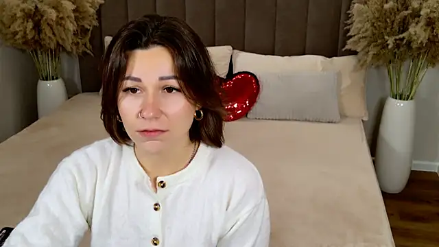 EdenSolis online show from November 16, 2025, 9:04 am