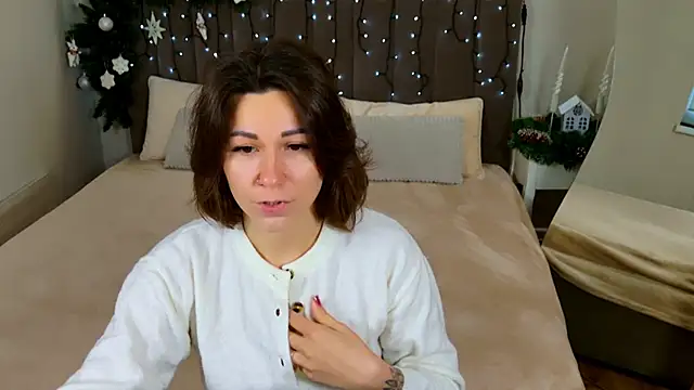 EdenSolis online show from December 14, 2025, 9:36 am