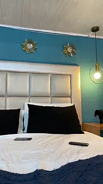  Mia   x online show from November 1, 2025, 12:07 pm