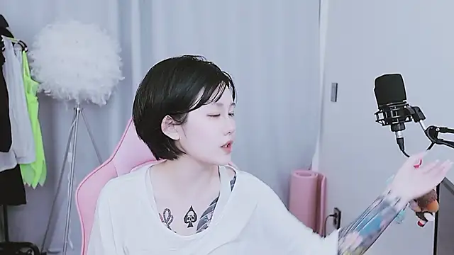 Snapshot of MISA_02 chatting on April 29, 2026, 4:38 am MISA 02 online show from April 29, 2026, 4:38 am