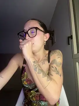 honeymalou online show from October 29, 2025, 4:09 pm