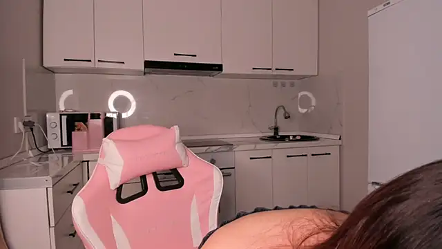 bae lyn online show from November 3, 2025, 12:50 pm