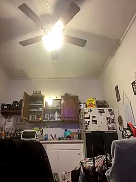 Snapshot of EdNEmSexyBlend chatting on October 31, 2025, 11:50 pm EdNEmSexyBlend online show from October 31, 2025, 11:50 pm