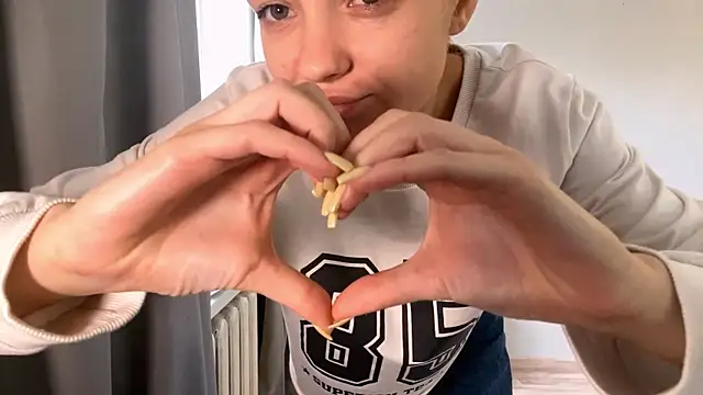  petaI online show from December 3, 2025, 6:54 am