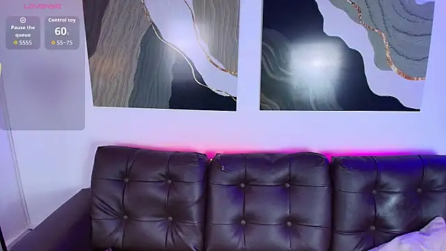 Nia Blum online show from November 25, 2025, 4:23 am