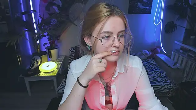 Alexa  Pirs online show from November 1, 2025, 2:52 pm