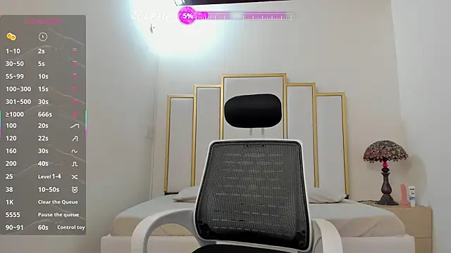 Snapshot of Annylittle_ chatting on October 19, 2025, 4:57 am Annylittle online show from October 19, 2025, 4:57 am