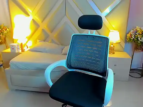 Snapshot of Annylittle_ chatting on October 23, 2025, 1:05 am Annylittle online show from October 23, 2025, 1:05 am