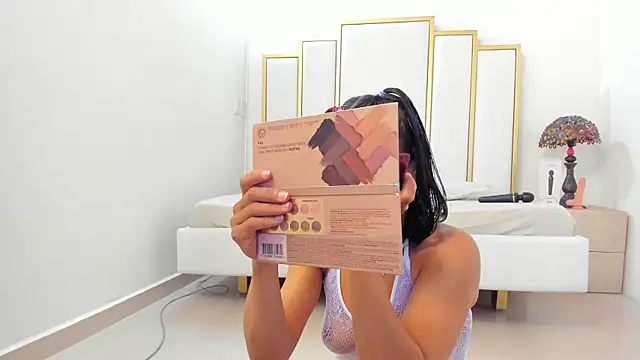 Snapshot of Annylittle_ chatting on October 26, 2025, 4:51 am Annylittle online show from October 26, 2025, 4:51 am