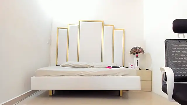 Snapshot of Annylittle_ chatting on November 4, 2025, 4:11 am Annylittle online show from November 4, 2025, 4:11 am