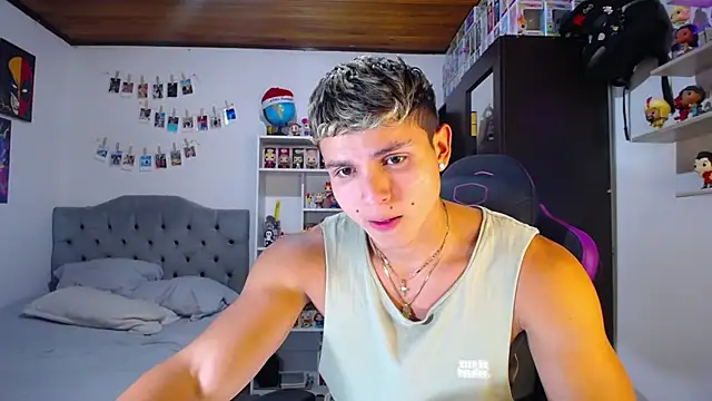 mirallesandbig online show from October 10, 2025, 11:04 pm