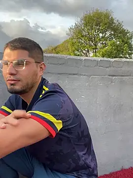 mirallesandbig online show from October 20, 2025, 9:59 pm