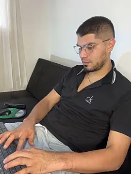 mirallesandbig online show from October 27, 2025, 9:41 pm