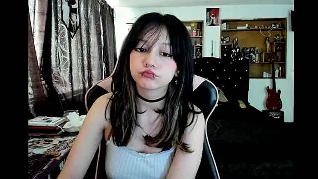 Maki Zein  online show from February 10, 2026, 7:29 pm