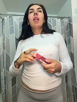 Lolathebaddie online show from November 11, 2025, 4:51 pm