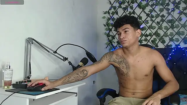 Angel LatinGuy online show from October 31, 2025, 8:32 pm