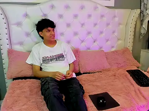 yui and rin online show from October 18, 2025, 2:25 am