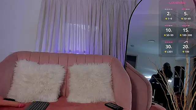 Snapshot of val_dream04 chatting on October 17, 2025, 12:08 pm val dream04 online show from October 17, 2025, 12:08 pm