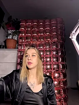 Snapshot of AngellnSilk chatting on October 31, 2025, 8:26 am AngellnSilk online show from October 31, 2025, 8:26 am