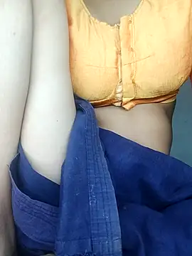 Snapshot of Cute_Dolly89 chatting on October 17, 2025, 5:48 pm Cute Dolly89 online show from October 17, 2025, 5:48 pm