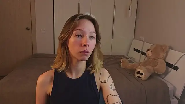 LilyVoise online show from October 19, 2025, 1:01 pm