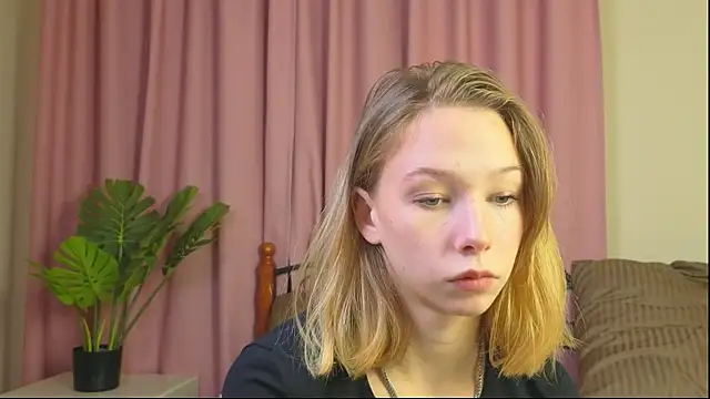 LilyVoise online show from October 21, 2025, 12:28 pm