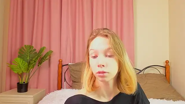 LilyVoise online show from October 24, 2025, 11:28 am