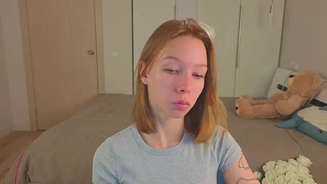 LilyVoise online show from November 3, 2025, 11:44 am