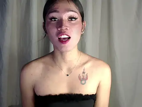 Snapshot of Sephine_2121 chatting on October 22, 2025, 10:15 am Sephine 2121 online show from October 22, 2025, 10:15 am