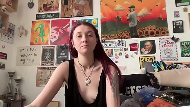 PauliinaBlue online show from October 15, 2025, 8:58 am