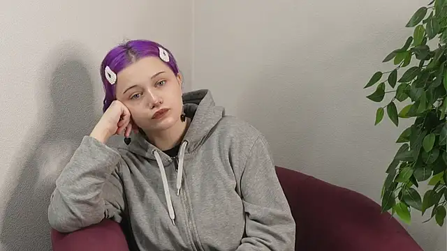 TraciBasco online show from October 11, 2025, 11:53 am